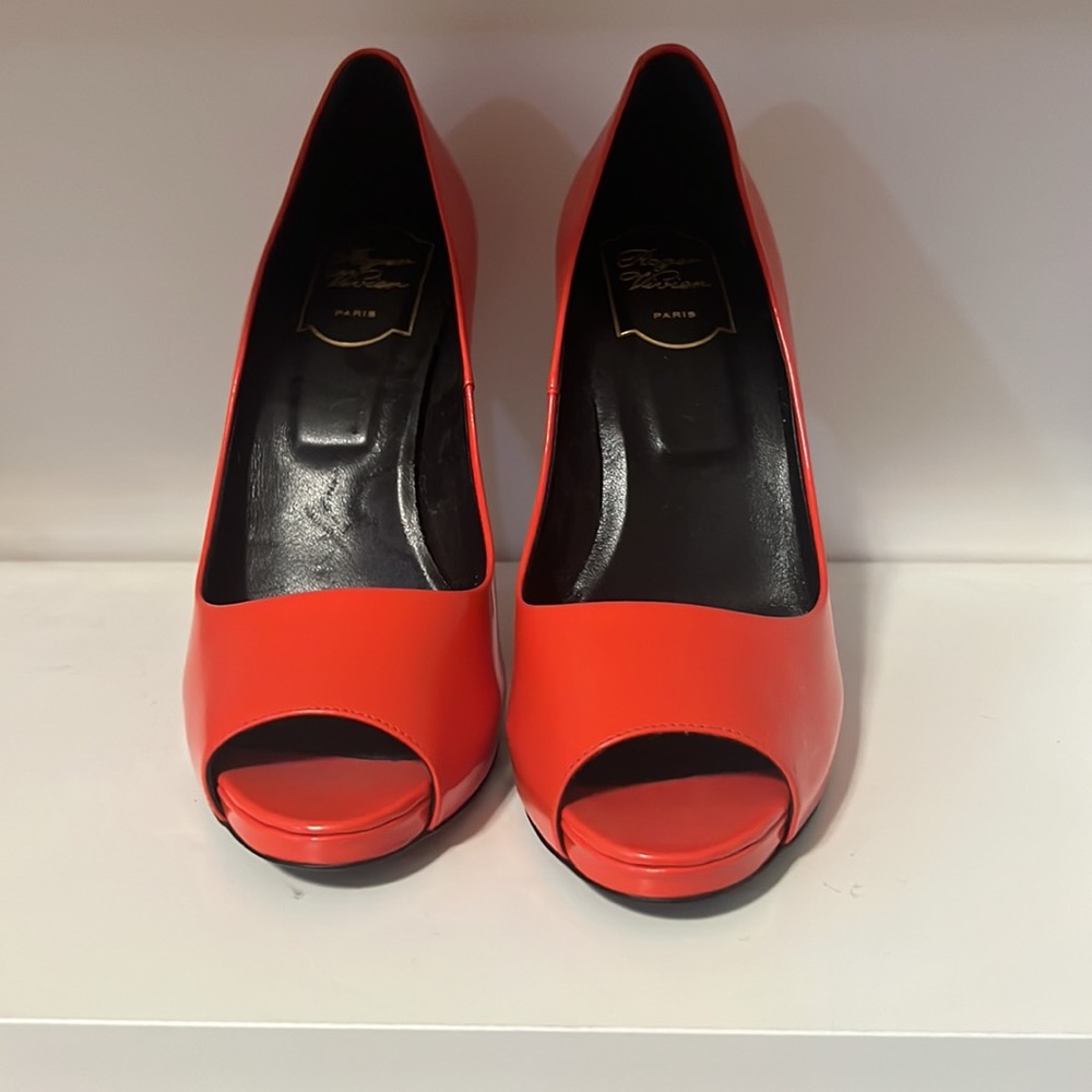 Never been used Roger Vivier
Leather Peep-Toe Pumps
39 (9)
Fuoco Red - Picture 2 of 4